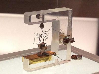 75 años del transistor, la invención más importante del siglo XX (3). Comienza el “mes mágico”